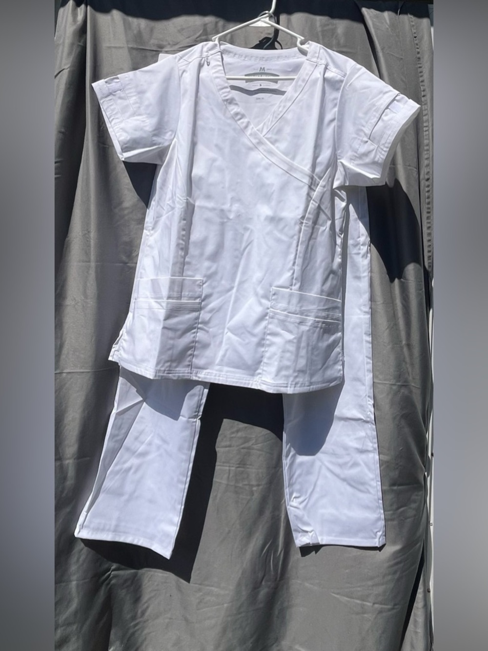 White Women's Medical Scrub Set - Classic V-Neck Top & Pants -NWT